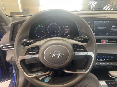 Used 2023 Hyundai Elantra Blue image 14