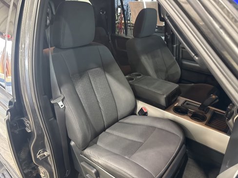 Used 2016 Ford Expedition XLT image 27