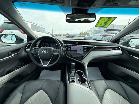 Used 2018 Toyota Camry XLE image 10