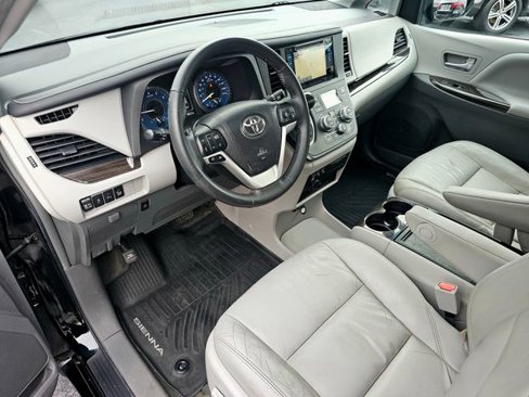 Used 2017 Toyota Sienna XLE Premium image 15
