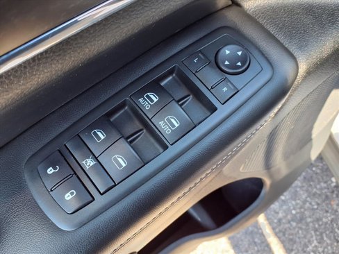 Used 2014 Jeep Grand Cherokee Limited w/ Luxury Group II image 19