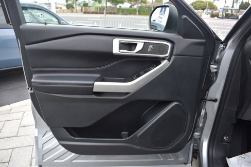 Used 2022 Ford Explorer XLT w/ Equipment Group 202A image 12