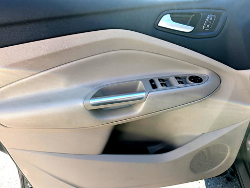 Used 2017 Ford Escape SE image 38
