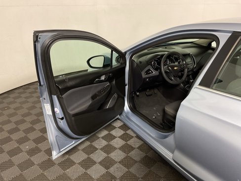 Used 2017 Chevrolet Cruze LT w/ Convenience Package image 13