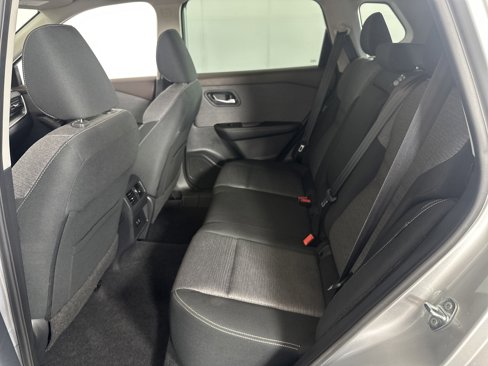 Used 2021 Nissan Rogue SV image 7