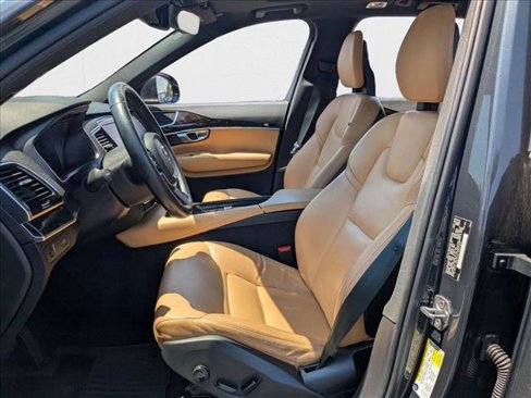 Used 2017 Volvo XC90 T5 Momentum w/ Momentum Plus Package image 13