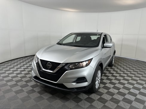 Used 2022 Nissan Rogue Sport S image 2