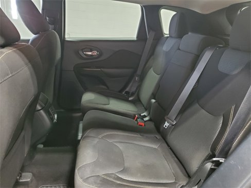 Used 2017 Jeep Cherokee Latitude w/ Cold Weather Group image 12