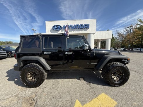 Used 2013 Jeep Wrangler Unlimited Sport image 2