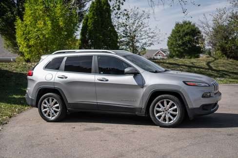 Used 2016 Jeep Cherokee Limited image 4
