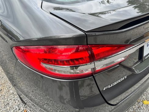 Used 2018 Ford Fusion Titanium image 17