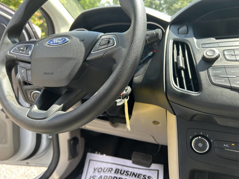 Used 2017 Ford Focus SE image 25
