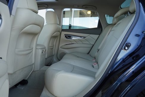 Used 2018 INFINITI Q70 Luxe image 28