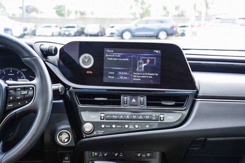 Certified 2022 Lexus ES 350 w/ Premium Package image 15