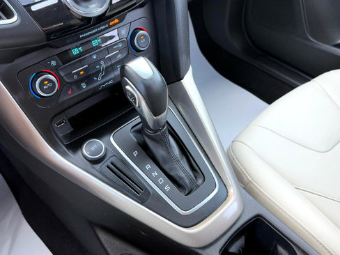 Used 2015 Ford Focus Titanium image 27
