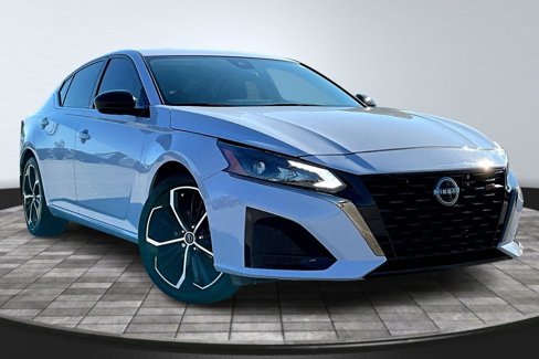 Used 2024 Nissan Altima 2.5 SR w/ SR Premium Package image 3
