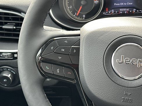Used 2023 Jeep Cherokee Altitude Lux image 26