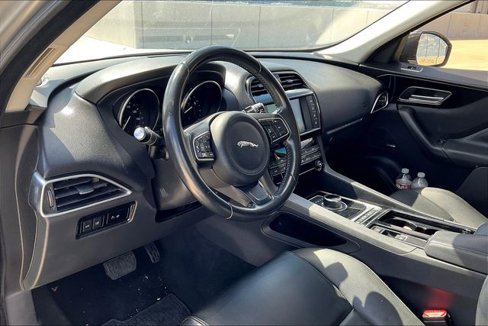 Used 2018 Jaguar F-PACE Premium image 7