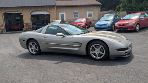 Used 2001 Chevrolet Corvette Coupe w/ Preferred Equipment Group1 image 3