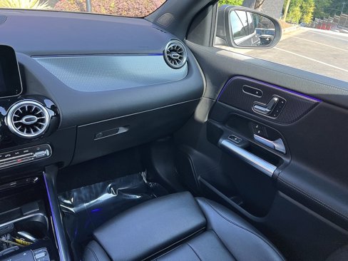 Used 2021 Mercedes-Benz GLA 250 w/ Premium Package image 36