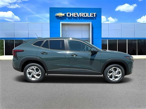 New 2025 Chevrolet Trax LS w/ LS Convenience Package image 2