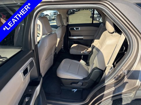 Used 2021 Ford Explorer XLT w/ Equipment Group 202A image 6