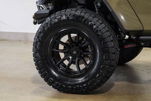 Used 2025 Jeep Gladiator Sport image 8