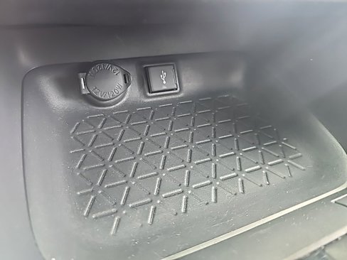 Used 2020 Toyota RAV4 XLE image 33
