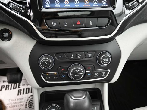 Used 2022 Jeep Cherokee Limited w/ Mopar Interior Package image 9