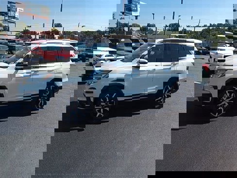 Used 2019 Honda Pilot Touring image 4