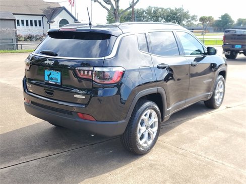 New 2025 Jeep Compass Latitude image 5