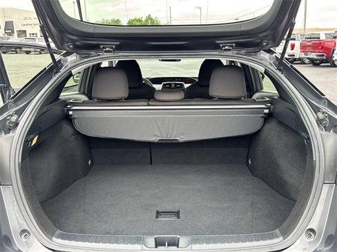 Used 2021 Toyota Prius LE image 10