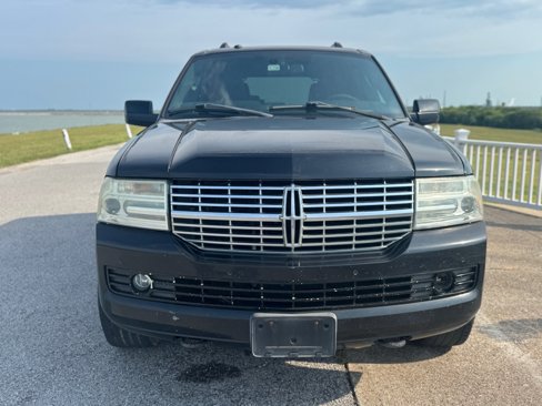 Used 2010 Lincoln Navigator 2WD image 3