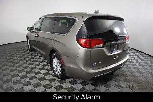 Used 2018 Chrysler Pacifica Touring Plus image 6