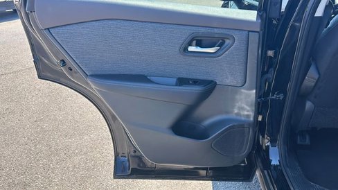 Used 2023 Nissan Rogue SV image 14