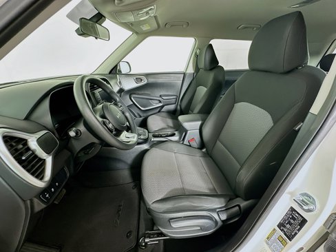 Used 2023 Kia Soul LX w/ LX Technology Package image 13