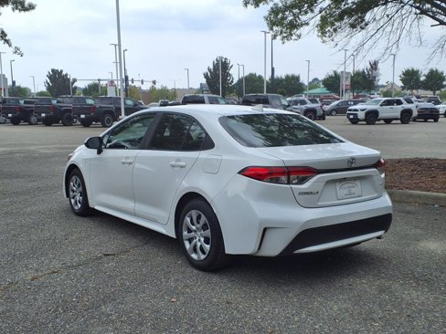 Used 2022 Toyota Corolla LE image 6