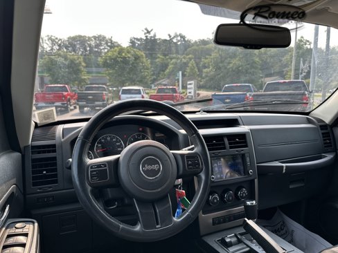 Used 2012 Jeep Liberty Sport image 14