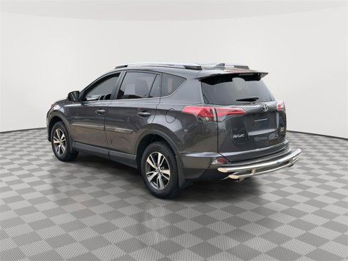 Used 2018 Toyota RAV4 XLE image 5