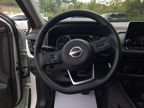 Used 2022 Nissan Rogue S image 15