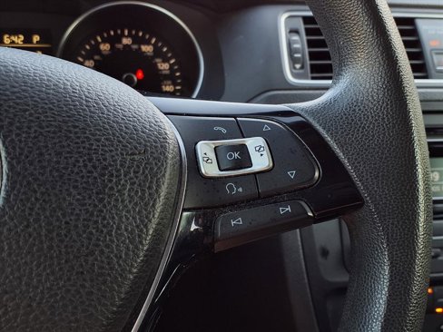 Used 2015 Volkswagen Jetta SE image 12