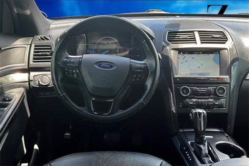 Used 2018 Ford Explorer XLT w/ Equipment Group 202A image 5