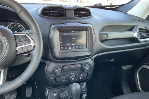 Used 2019 Jeep Renegade Latitude image 6