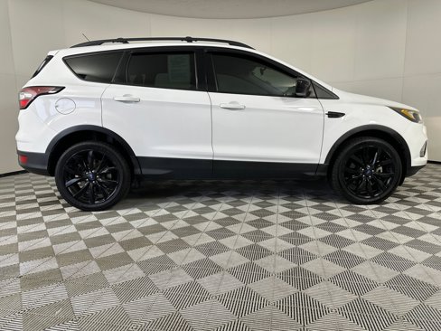 Used 2018 Ford Escape SE w/ SE Sport Appearance Package image 6