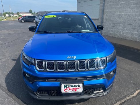 Used 2023 Jeep Compass Latitude image 3
