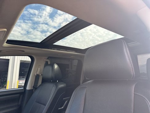 Used 2020 Nissan Titan SL w/ Moonroof Package image 16