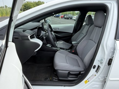 Used 2025 Toyota Corolla SE image 14