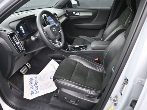 Certified 2022 Volvo XC40 P8 Recharge Ultimate image 13