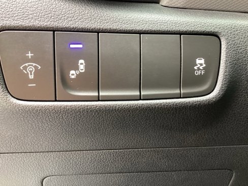 Used 2018 Hyundai Kona Limited image 12