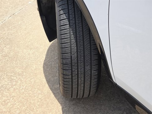 Certified 2025 Land Rover Discovery Sport Dynamic SE image 8